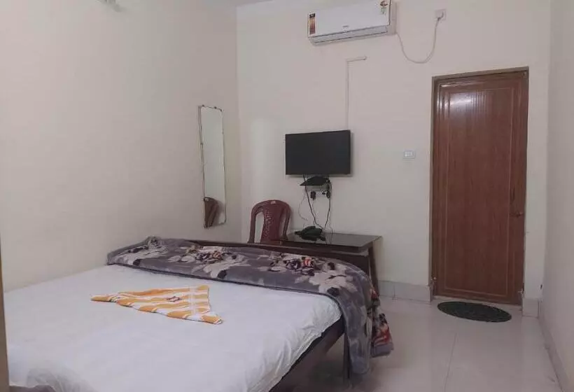 ホテル Rajlaxmi Resort   Pure Veg