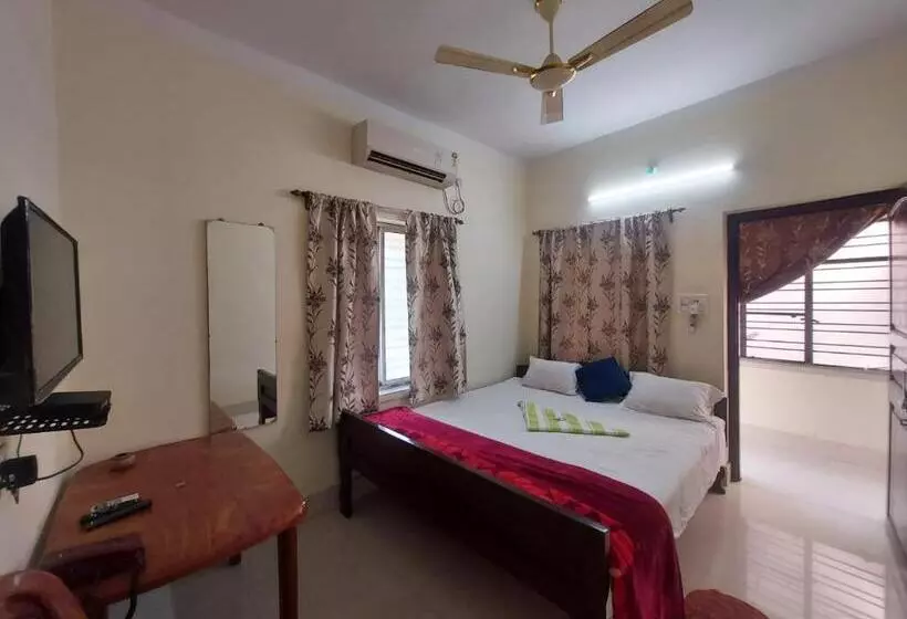 ホテル Rajlaxmi Resort   Pure Veg