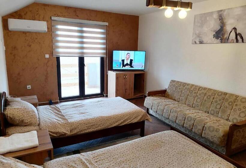 Pensionat Apartmani Lena