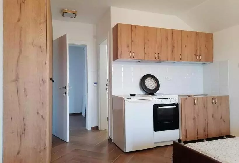 پانسیون Apartmani Lena