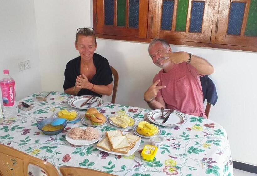 Pensione Mirissa Home Guest