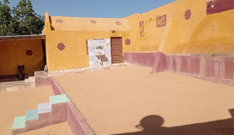 پانسیون Hayah Guest House