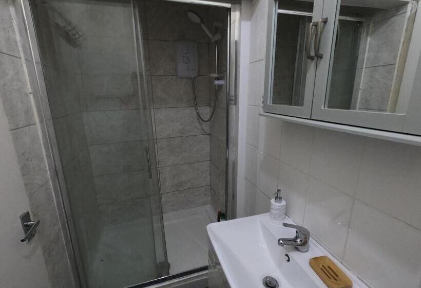 ペンション London City Airport Rooms