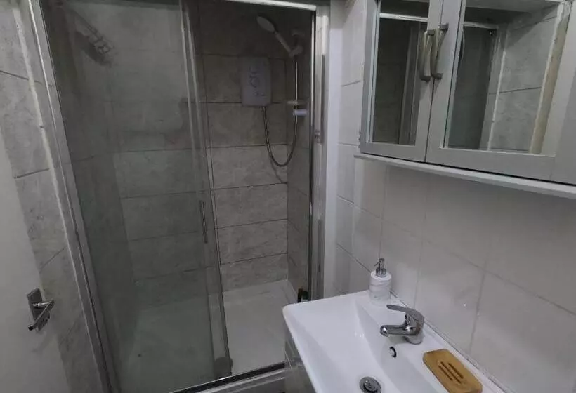 پانسیون London City Airport   Rooms