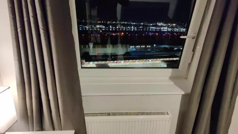 پانسیون London City Airport   Rooms