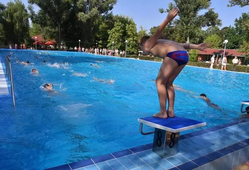 Lomakeskus Szentesi Sport és üdülőközpont