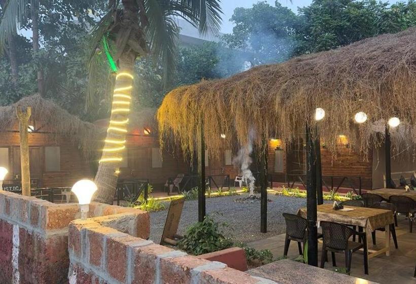 Bed and Breakfast Acoustic Cafe And Wooden Cottages