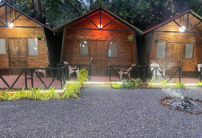 Bed and Breakfast Acoustic Cafe And Wooden Cottages