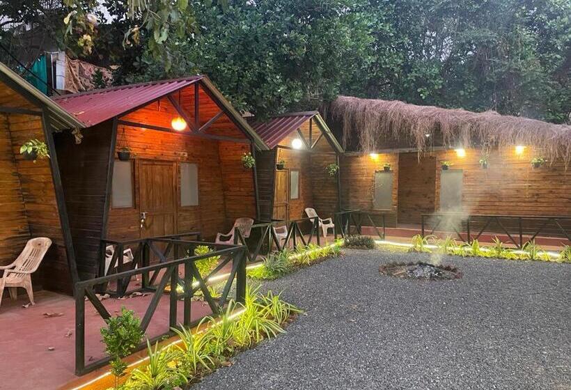 Bed and Breakfast Acoustic Cafe And Wooden Cottages