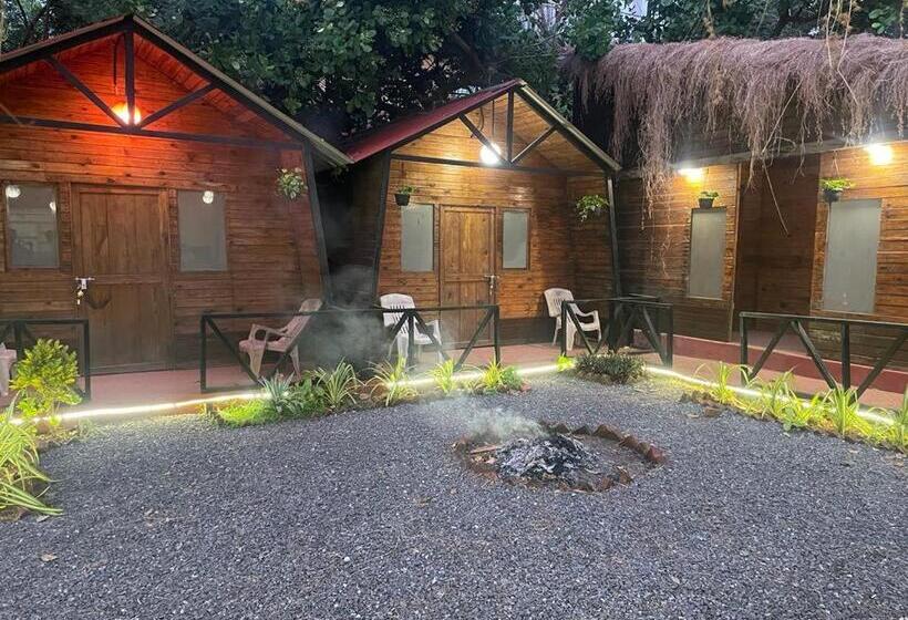 Bed and Breakfast Acoustic Cafe And Wooden Cottages