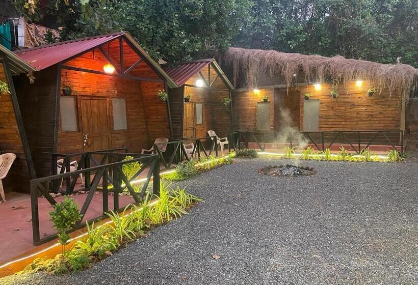 Bed and Breakfast Acoustic Cafe And Wooden Cottages