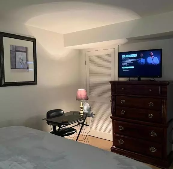 Aamiaismajoitus (B&B) Atkins Investments Inc. Swanhaven