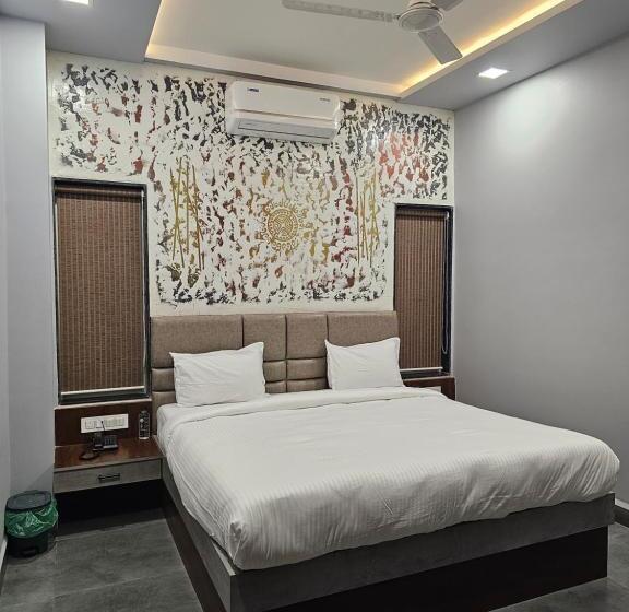 Hotel Happy Stay Kolhapur 2 Km From Kolhapur Airport