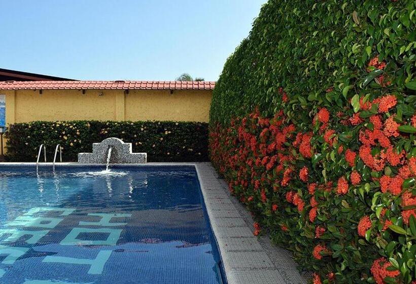 Отель Los Crestones