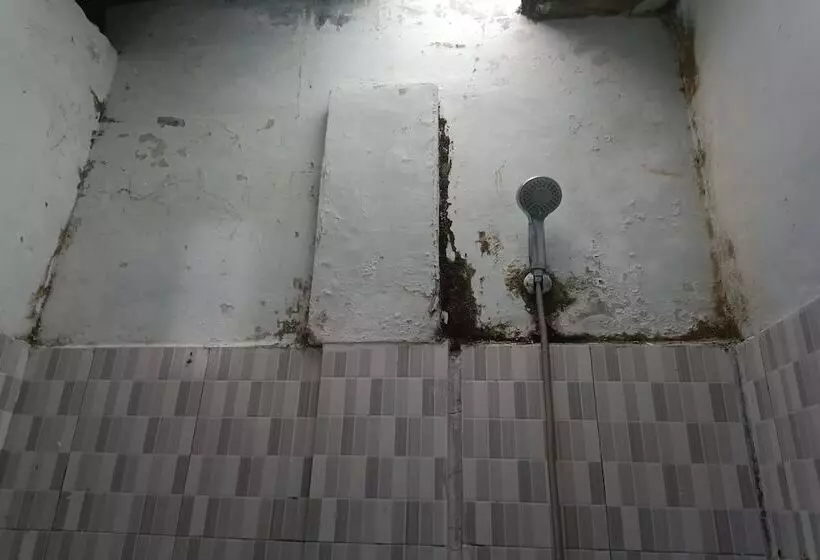 Hotelli Oyo 93408 Penginapan Annisya