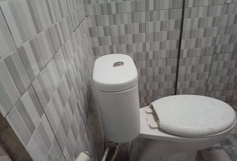 Отель Oyo 93408 Penginapan Annisya