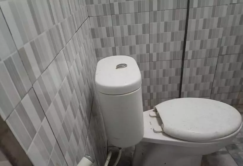 Hotelli Oyo 93408 Penginapan Annisya