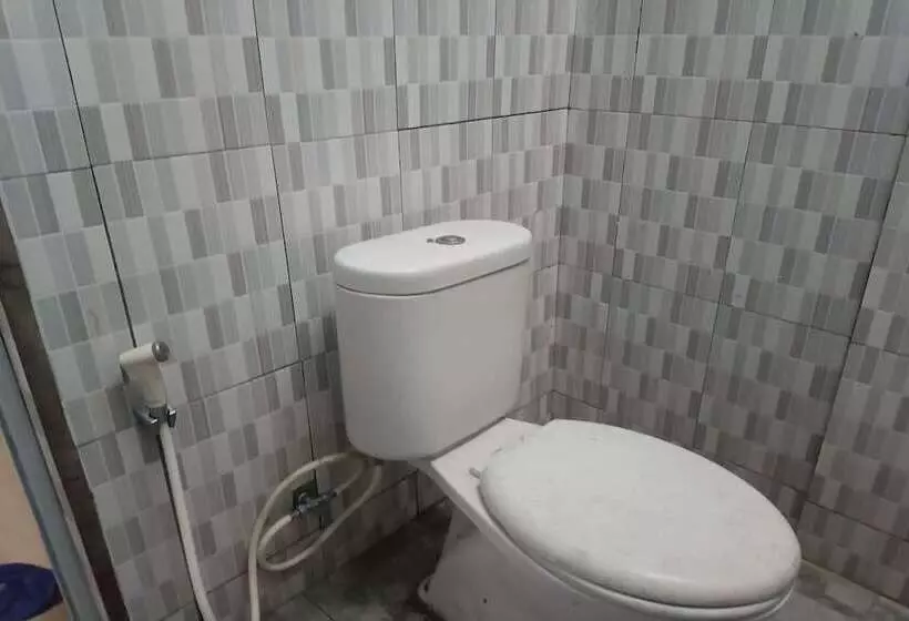 Hotelli Oyo 93408 Penginapan Annisya