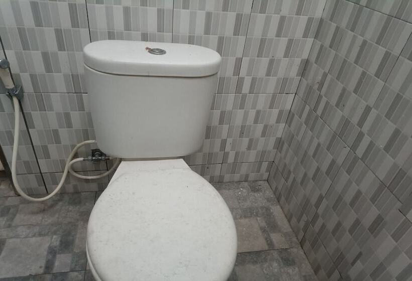 Отель Oyo 93408 Penginapan Annisya