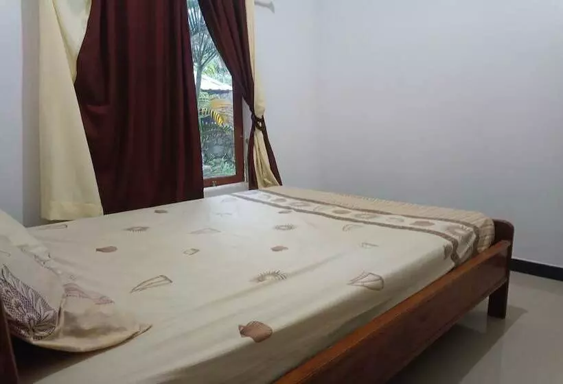 Hotelli Oyo 93408 Penginapan Annisya