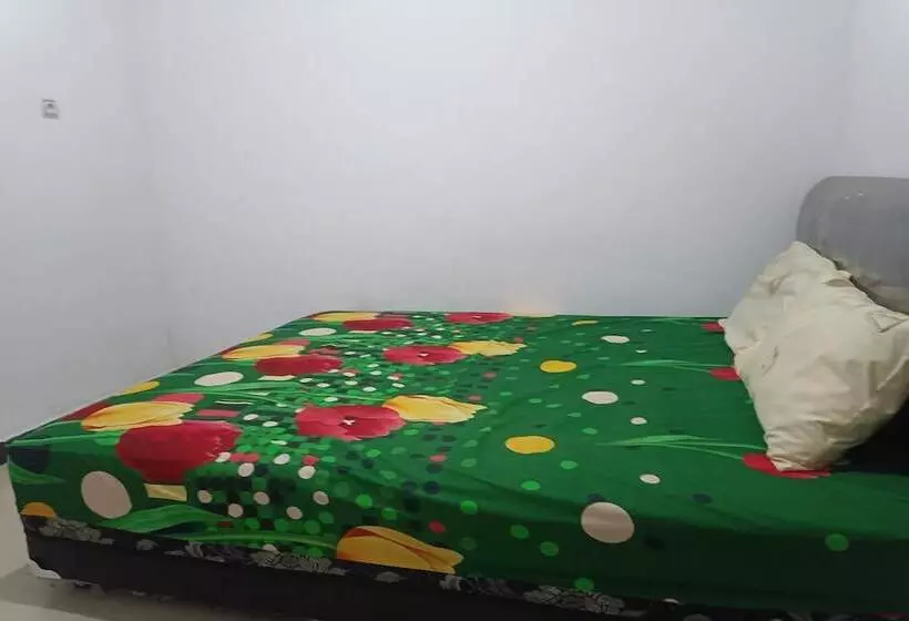 Hotelli Oyo 93408 Penginapan Annisya