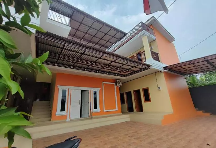 ホテル Spot On 93350 Alnasya Syariah