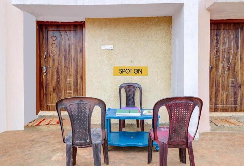 ホテル Spot On Lambacingi Grands