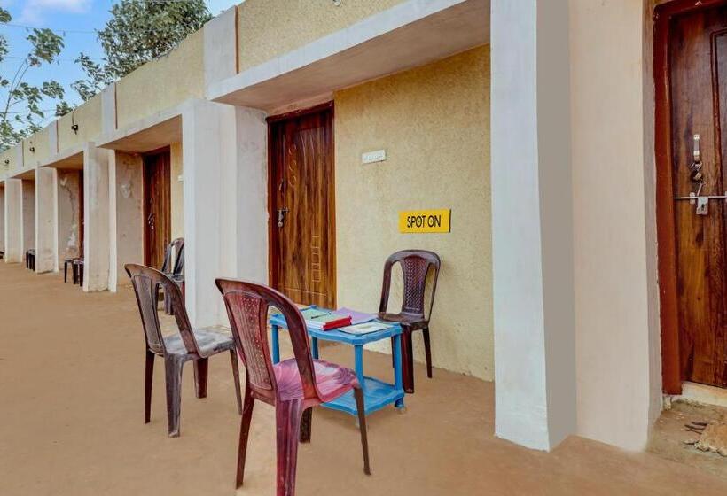 ホテル Spot On Lambacingi Grands