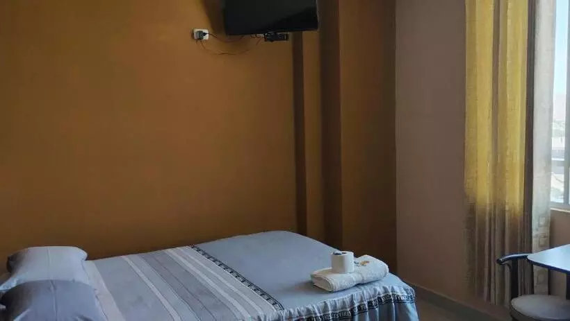 پانسیون Hostal Llaut