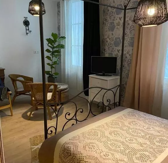 Majatalo La Suite Du Docteur Privey   Free & Secure Park Bike