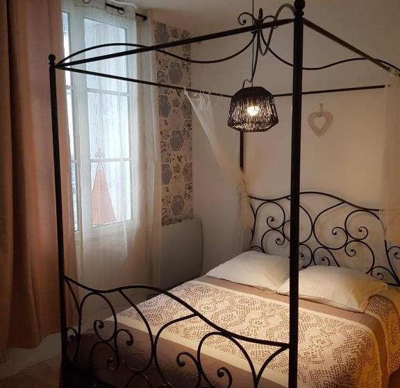 بنسيون La Suite Du Docteur Privey   Free & Secure Park Bike