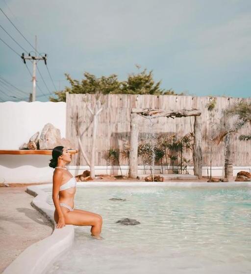 Bed and Breakfast Kamari Cafe&resort Kohlarn คามารีคาเฟ่แอนด์รีสอร์ทเกาะล้าน