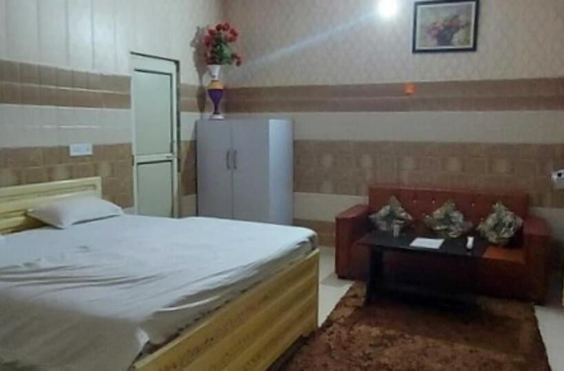 Collection O Hotel Paradise And Restaurant