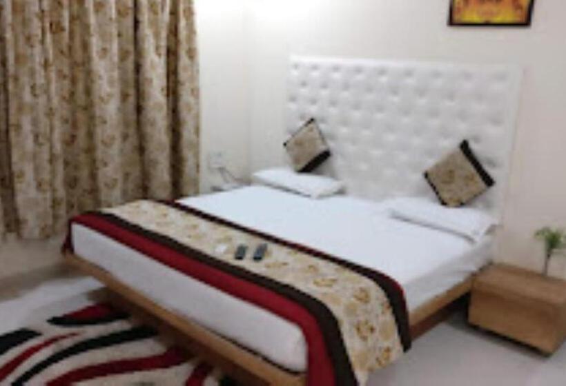 ホテル Girija,junnar