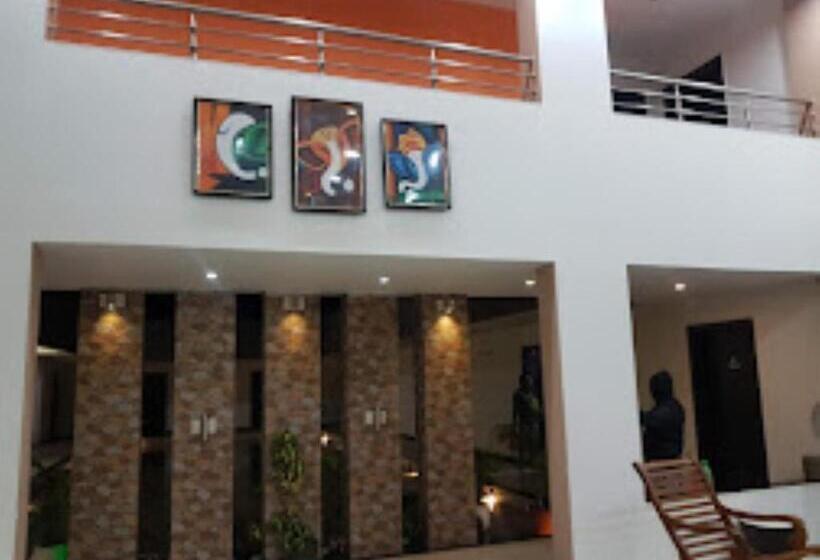 ホテル Girija,junnar