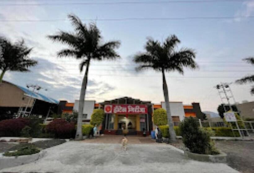 ホテル Girija,junnar