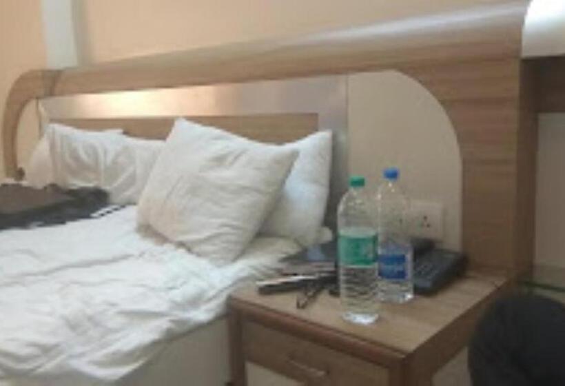 Отель Paradise, Ahmednagar