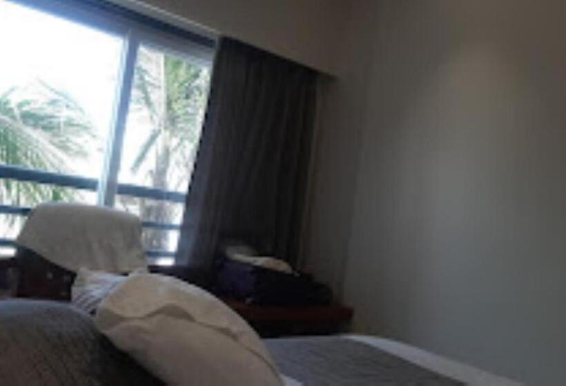 Отель Paradise, Ahmednagar