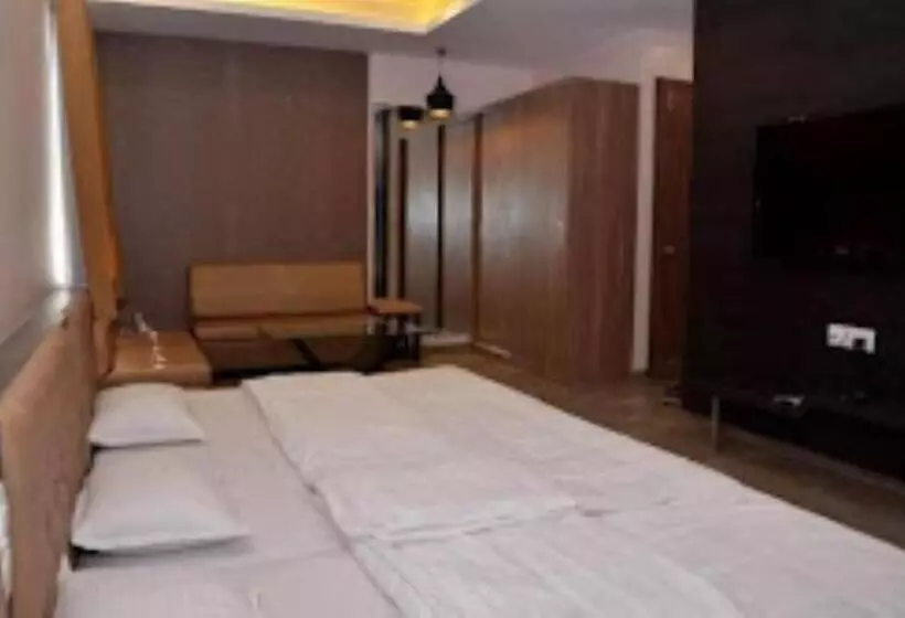 ホテル Paradise, Ahmednagar