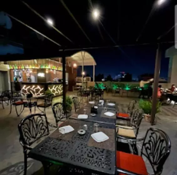 ホテル Paradise, Ahmednagar