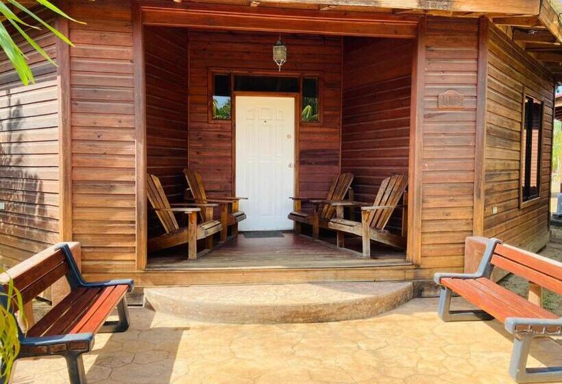 هتل Shores Plantation Cabañas