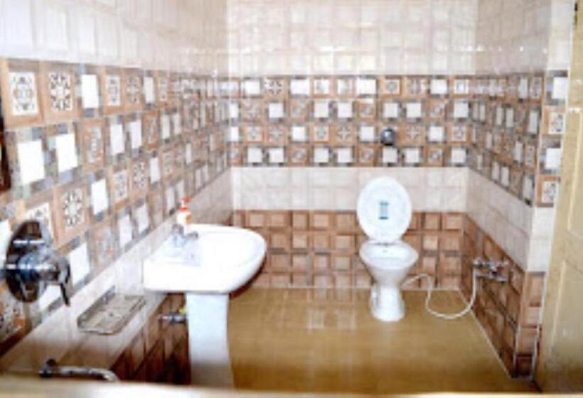 Kadambari Hotel And Restaurant Patehra