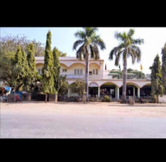 Kadambari Hotel And Restaurant Patehra