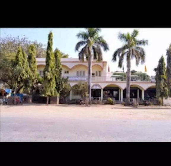 Kadambari Hotel And Restaurant Patehra