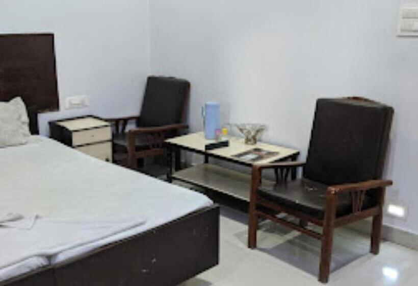 Kadambari Hotel And Restaurant Patehra