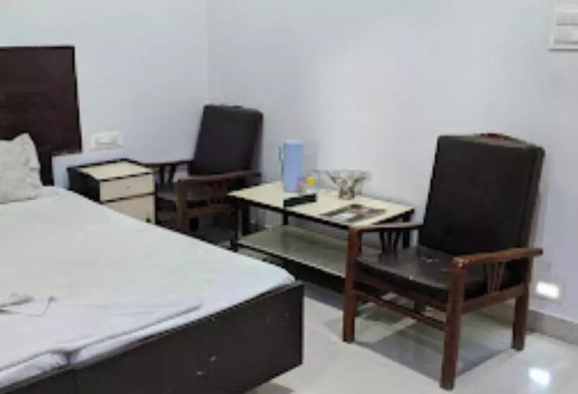 Kadambari Hotel And Restaurant Patehra