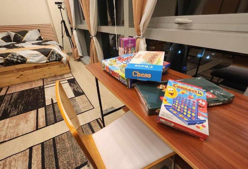 Queen Bed, Sauna, Gym & Captivating Views