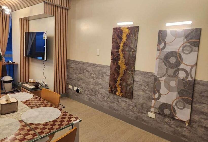 Queen Bed, Sauna, Gym & Captivating Views