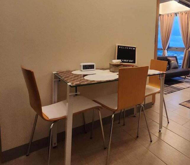 Queen Bed, Sauna, Gym & Captivating Views