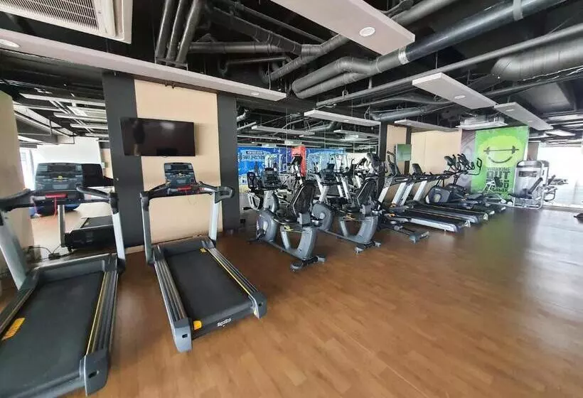 Queen Bed, Sauna, Gym & Captivating Views